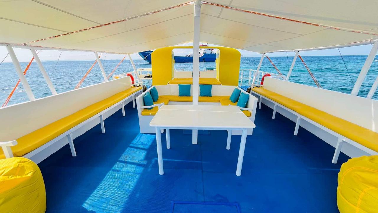 Luau-Boat-00