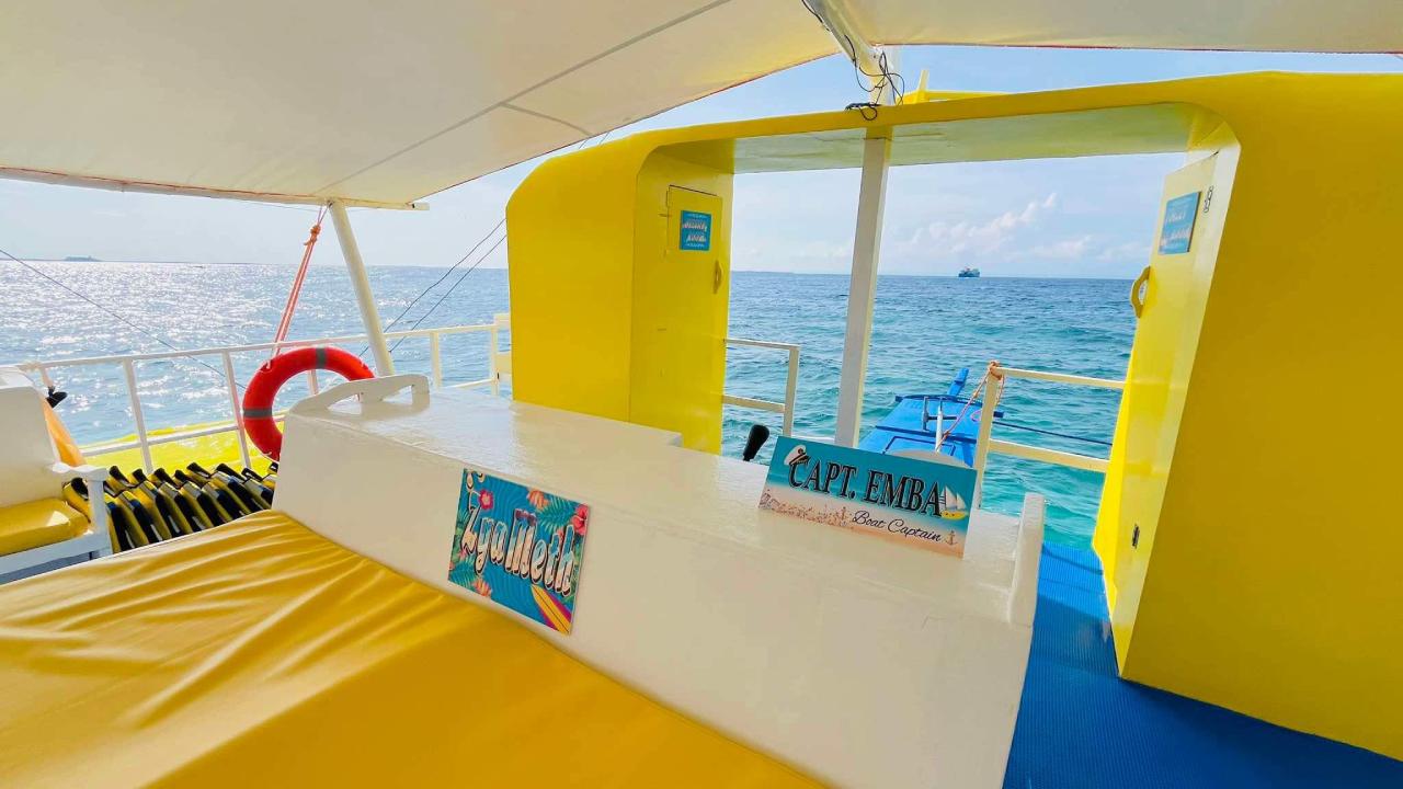 Luau-Boat-01
